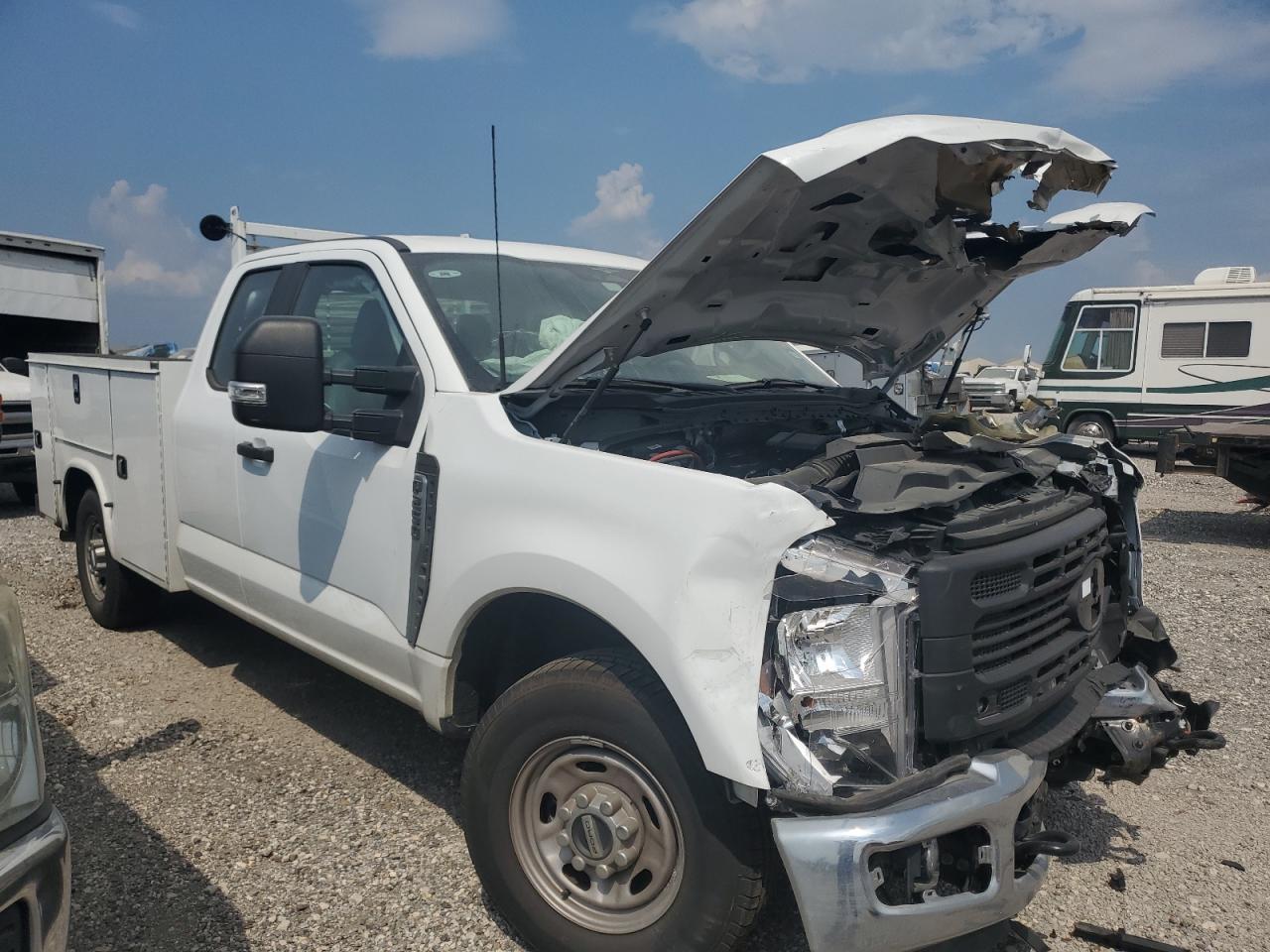 2023 Ford F250 Super Duty - Image 4