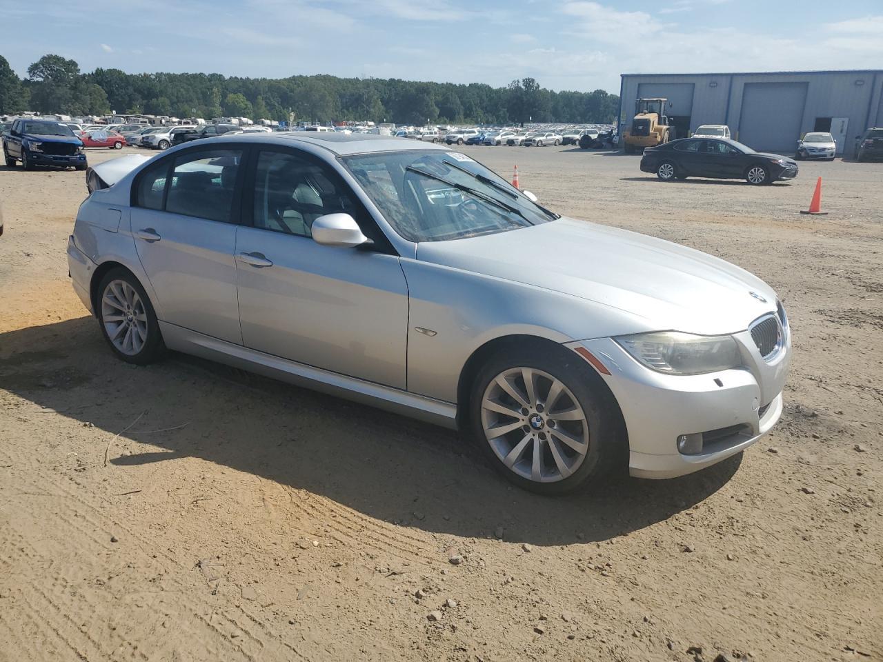 2011 BMW 328 I - Image 4