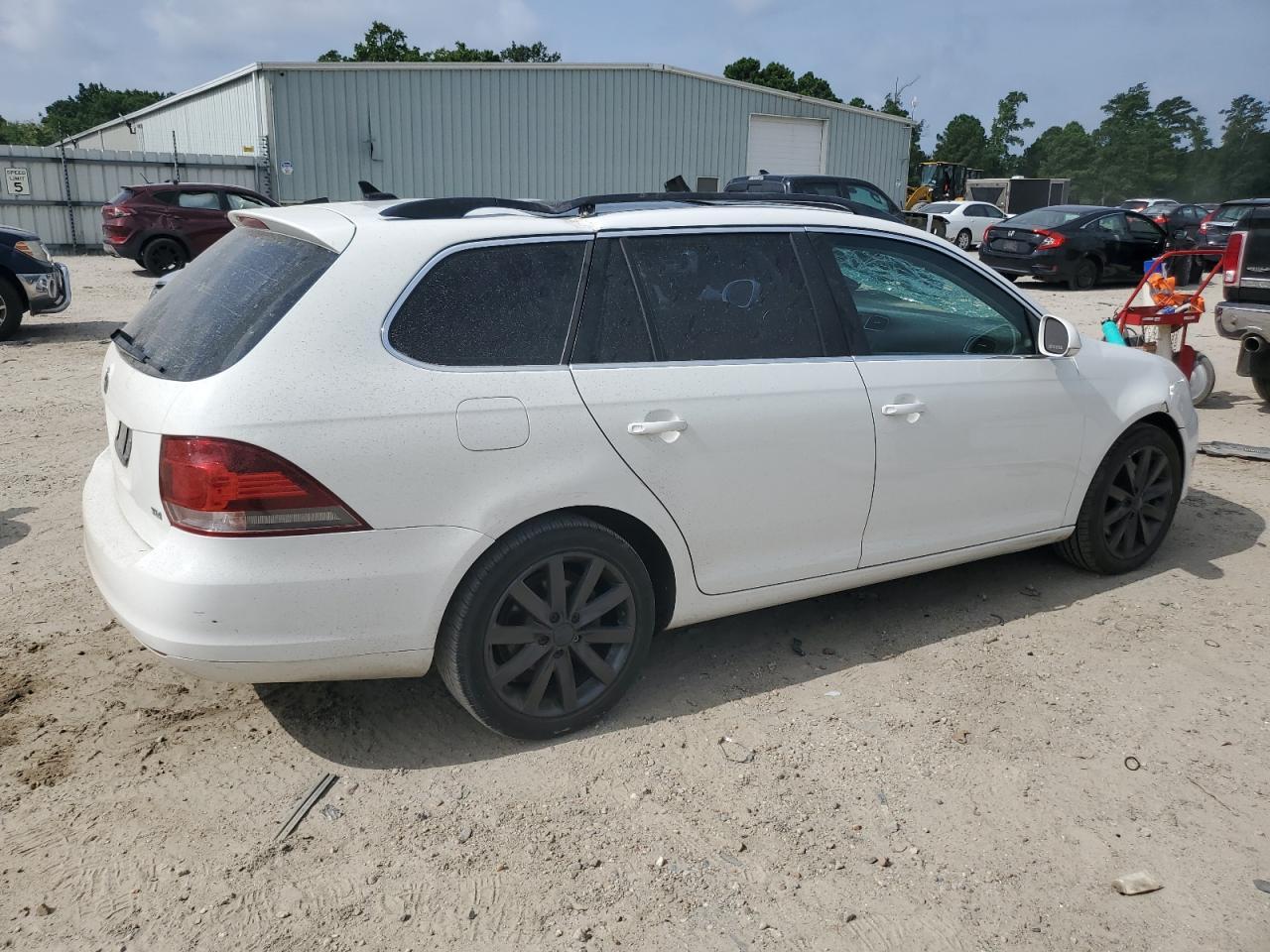 2011 Volkswagen Jetta Wago - Image 3