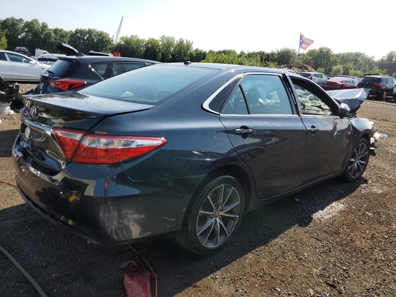 2017 Toyota Camry Le - Фото 3