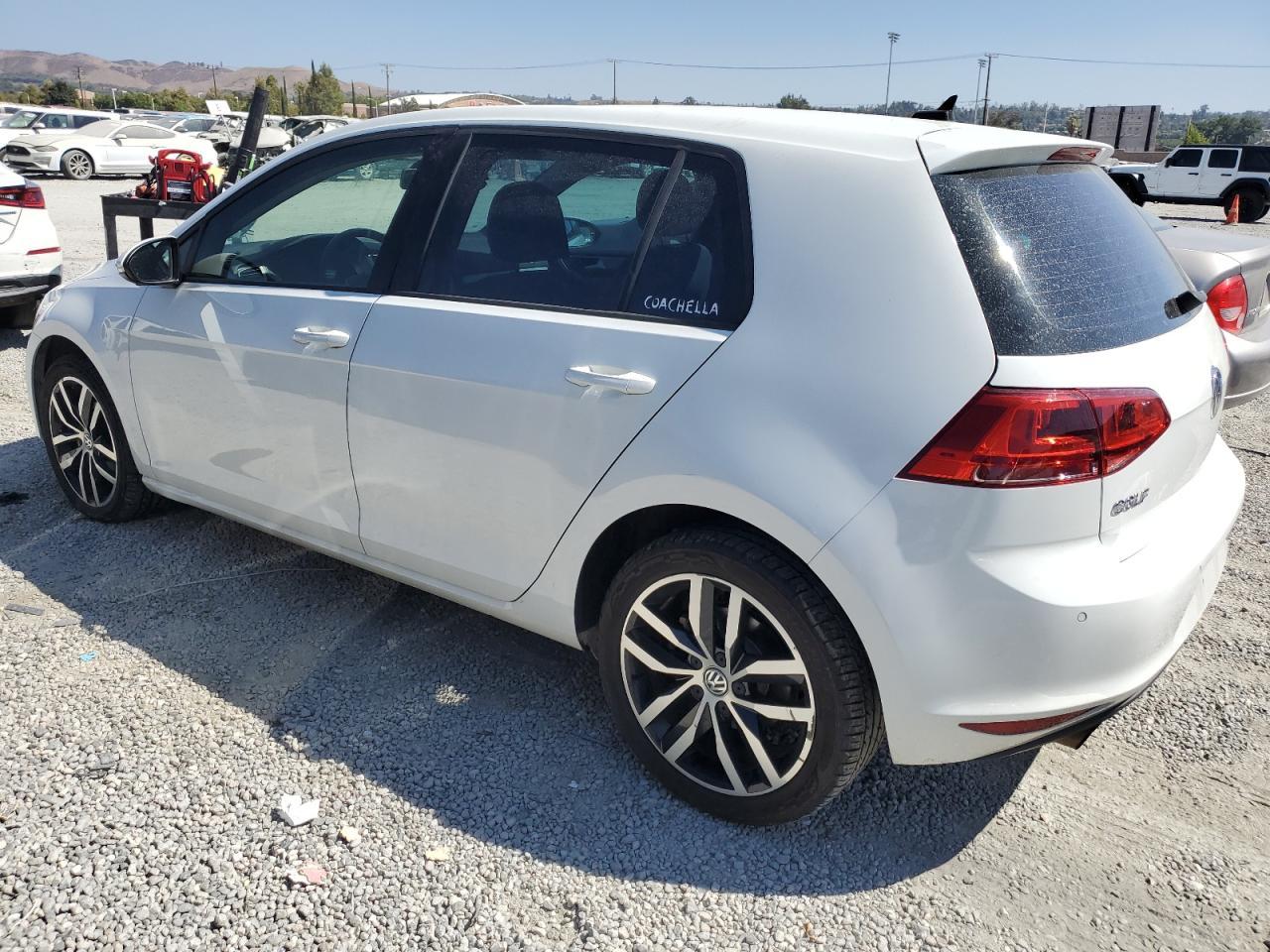 2015 Volkswagen Golf - Image 2