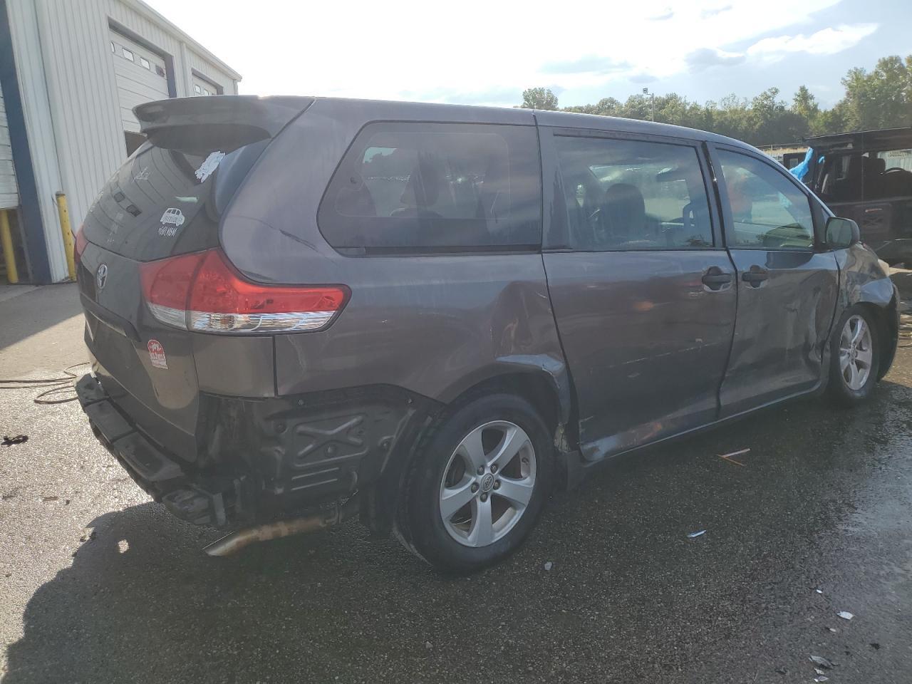 2013 Toyota Sienna L 7-Passenger - Image 3