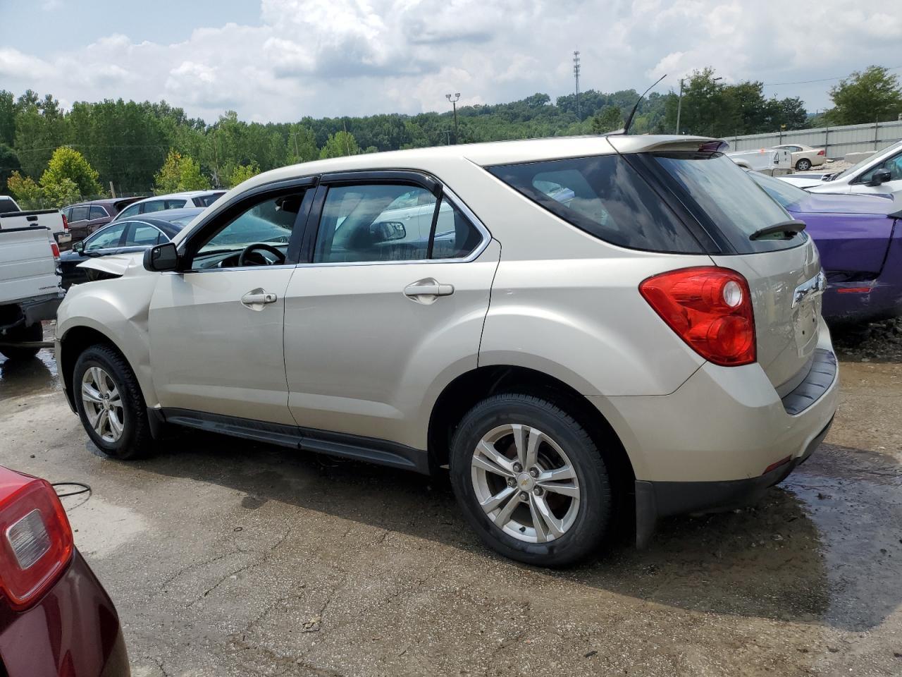 2013 Chevrolet Equinox Ls - Image 2