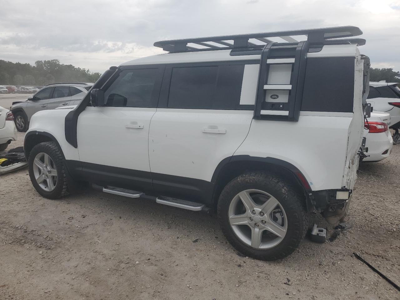 2020 Land Rover Defender 110 Hse - Image 2