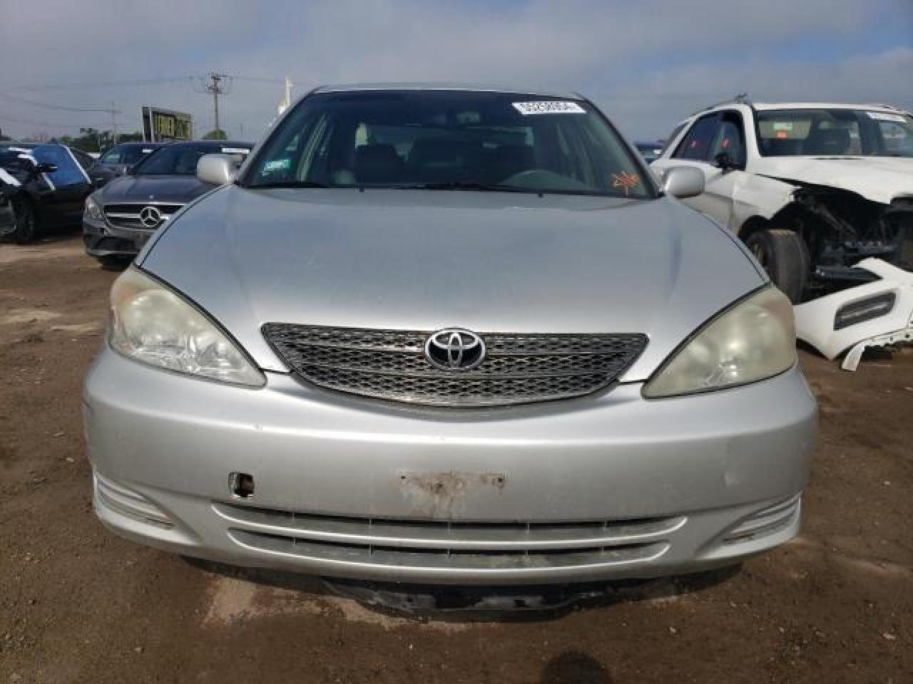 2002 Toyota Camry Le - Фото 5