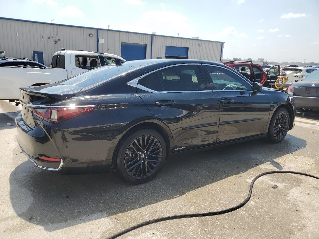 2019 Lexus Es 300H Luxury - Image 3