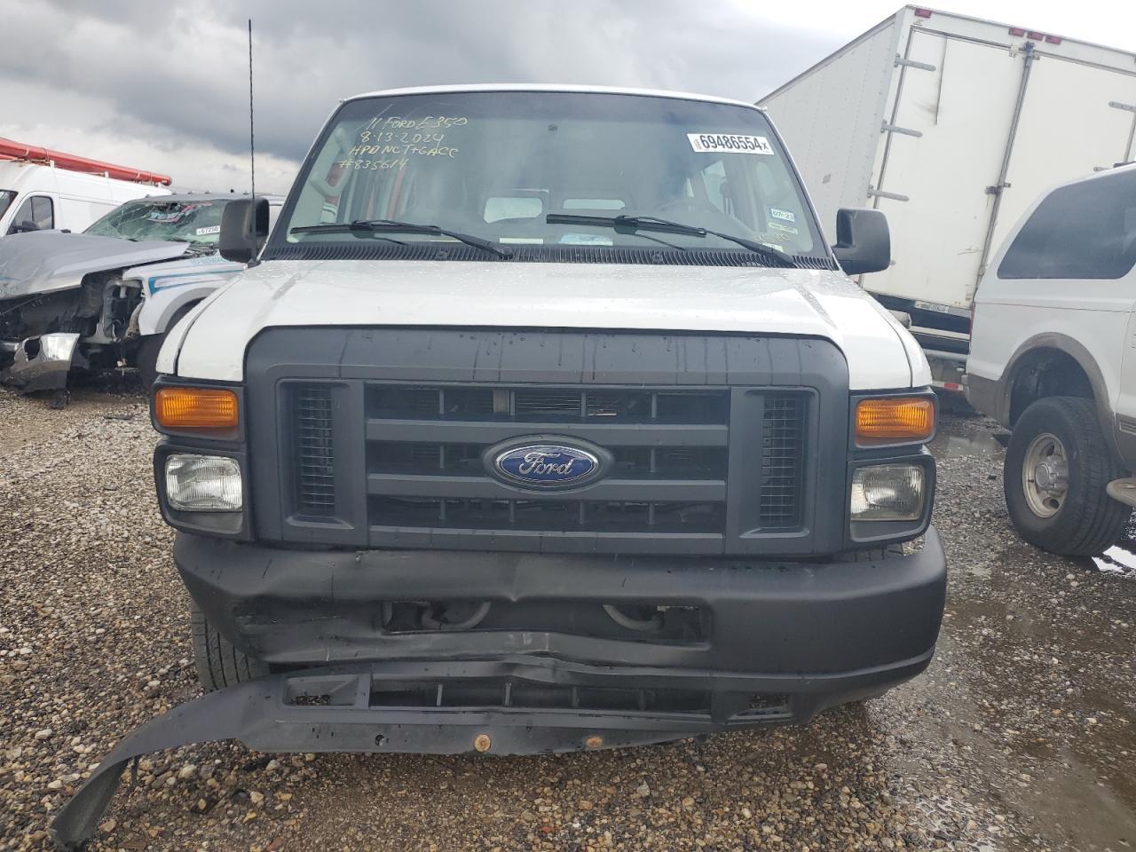 2011 Ford Econoline E350 Super Duty Wagon - Image 5