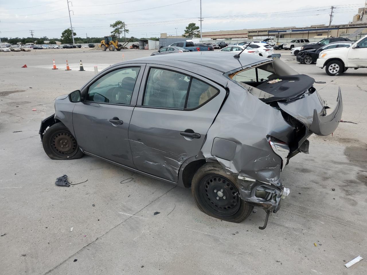 2016 Nissan Versa S - Фото 2