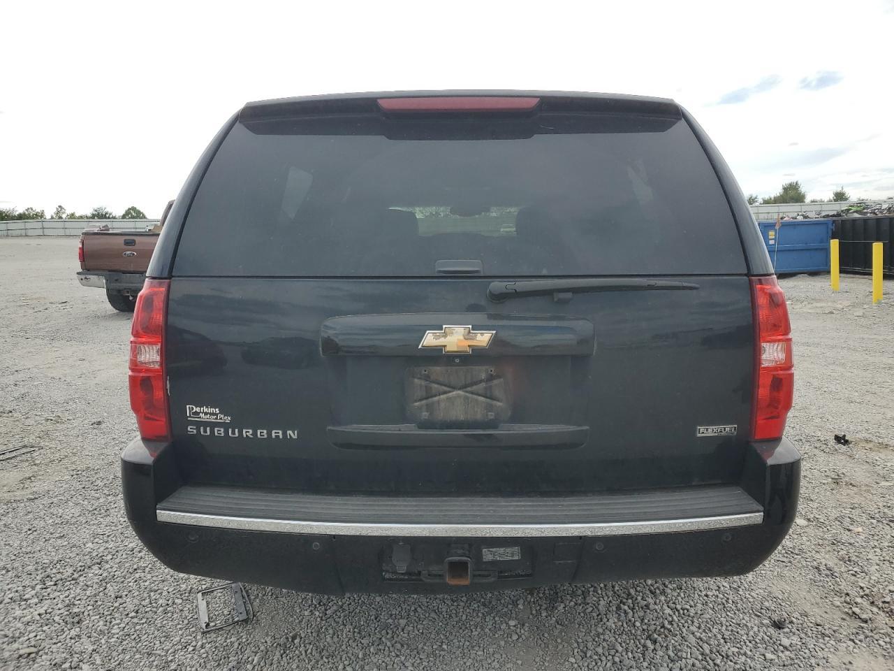 2011 Chevrolet Suburban K1500 Ltz - Image 6