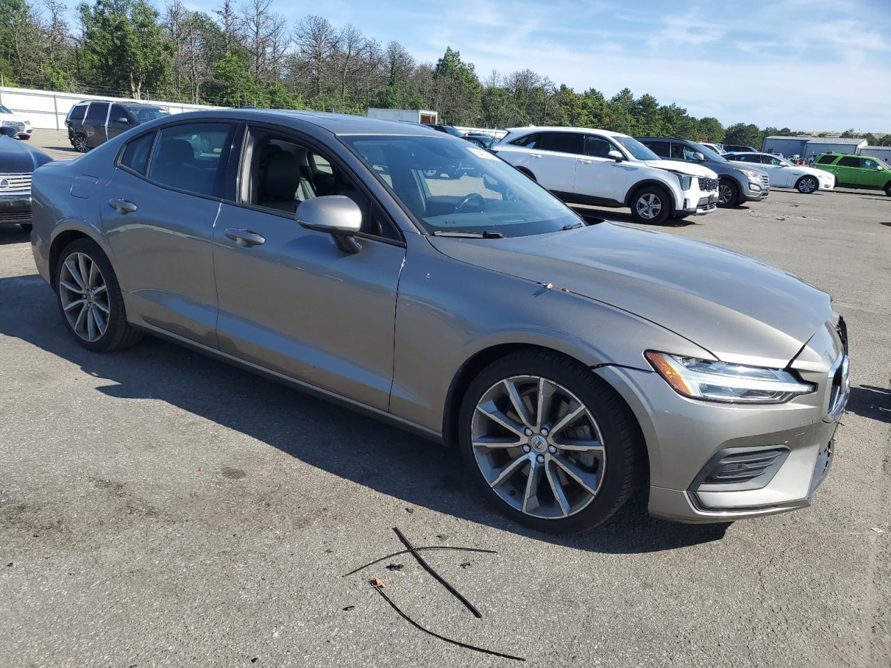 2019 Volvo S60 T6 Momentum - Image 4