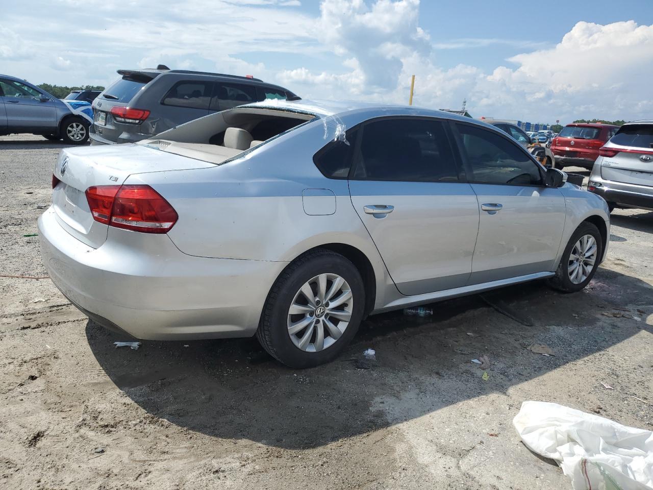 2015 Volkswagen Passat S - Фото 3