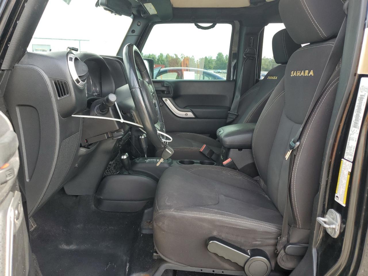 2013 Jeep Wrangler Unlimited Sahara - Image 7