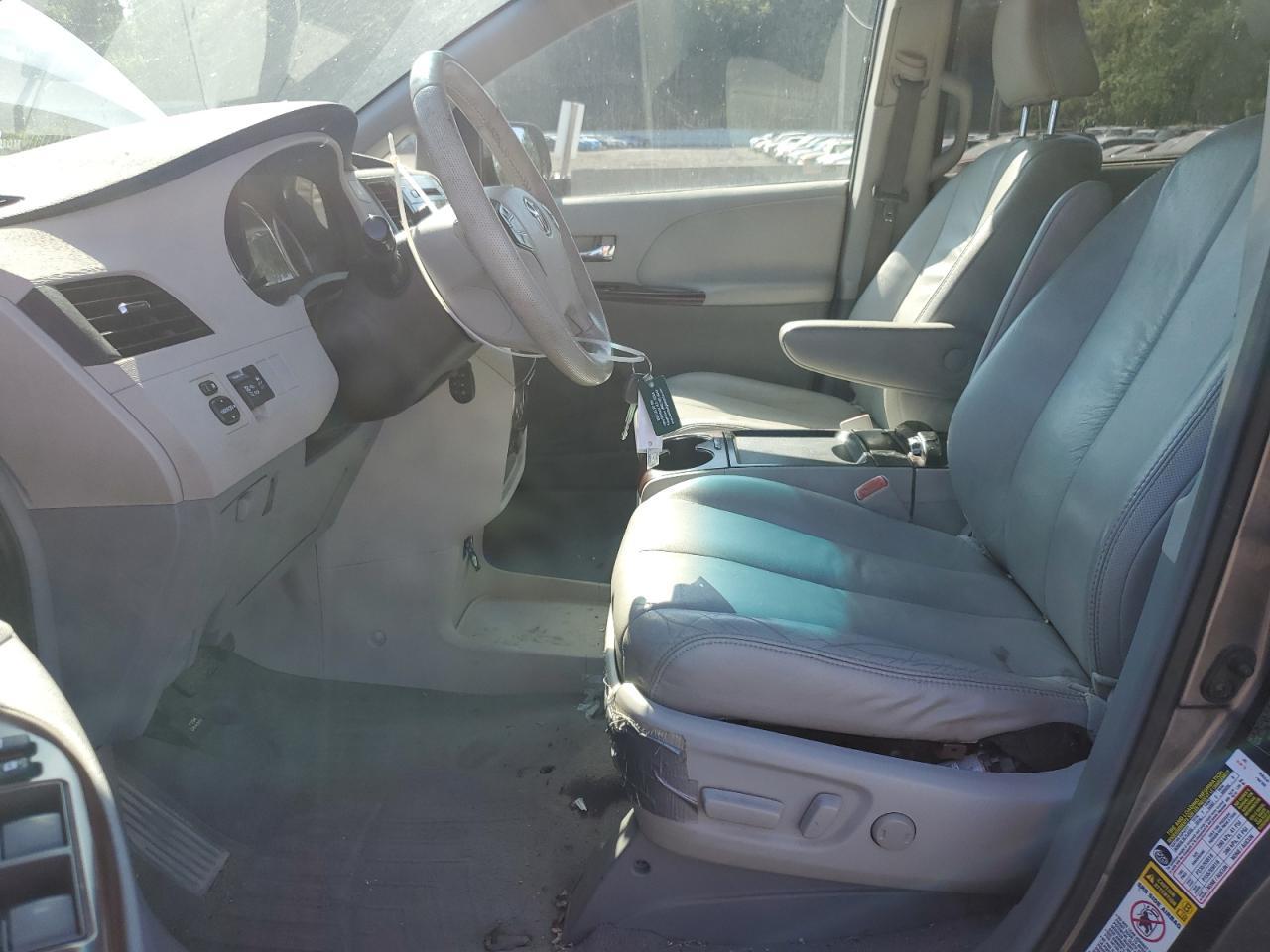 2011 Toyota Sienna Xle - Фото 7