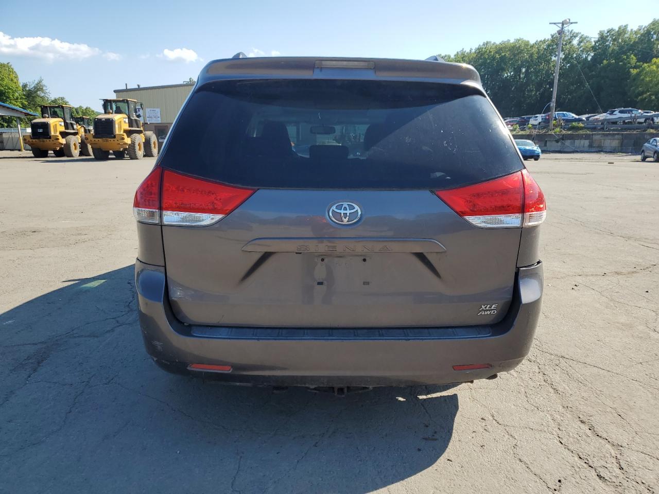2011 Toyota Sienna Xle - Фото 6