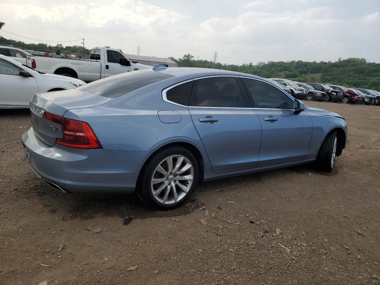 2017 Volvo S90 T6 Momentum - Фото 3