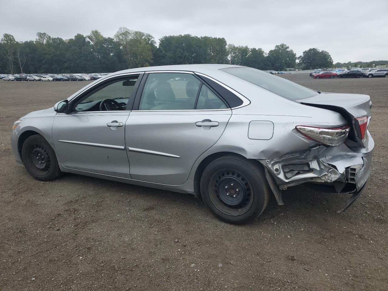 2015 Toyota Camry Le - Фото 2