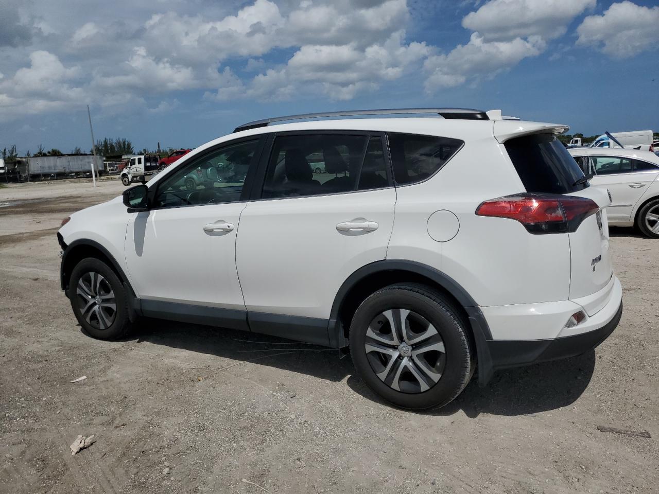 2018 Toyota Rav4 Le - Фото 2