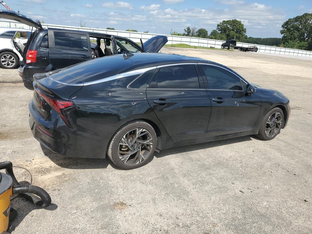 2025 Kia K5 Gt Line - Image 3