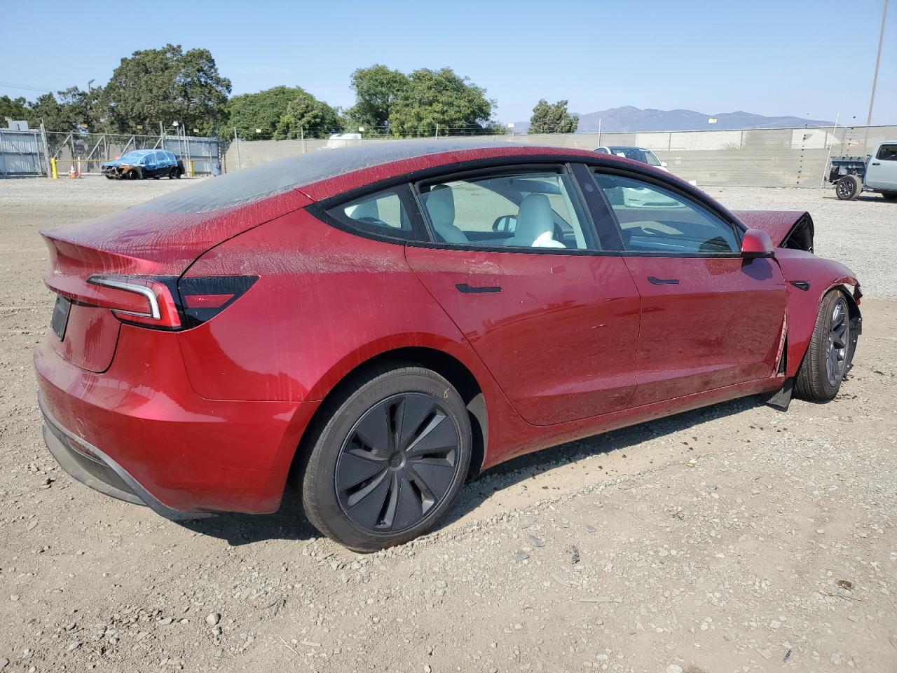 2025 Tesla Model 3 - Фото 3