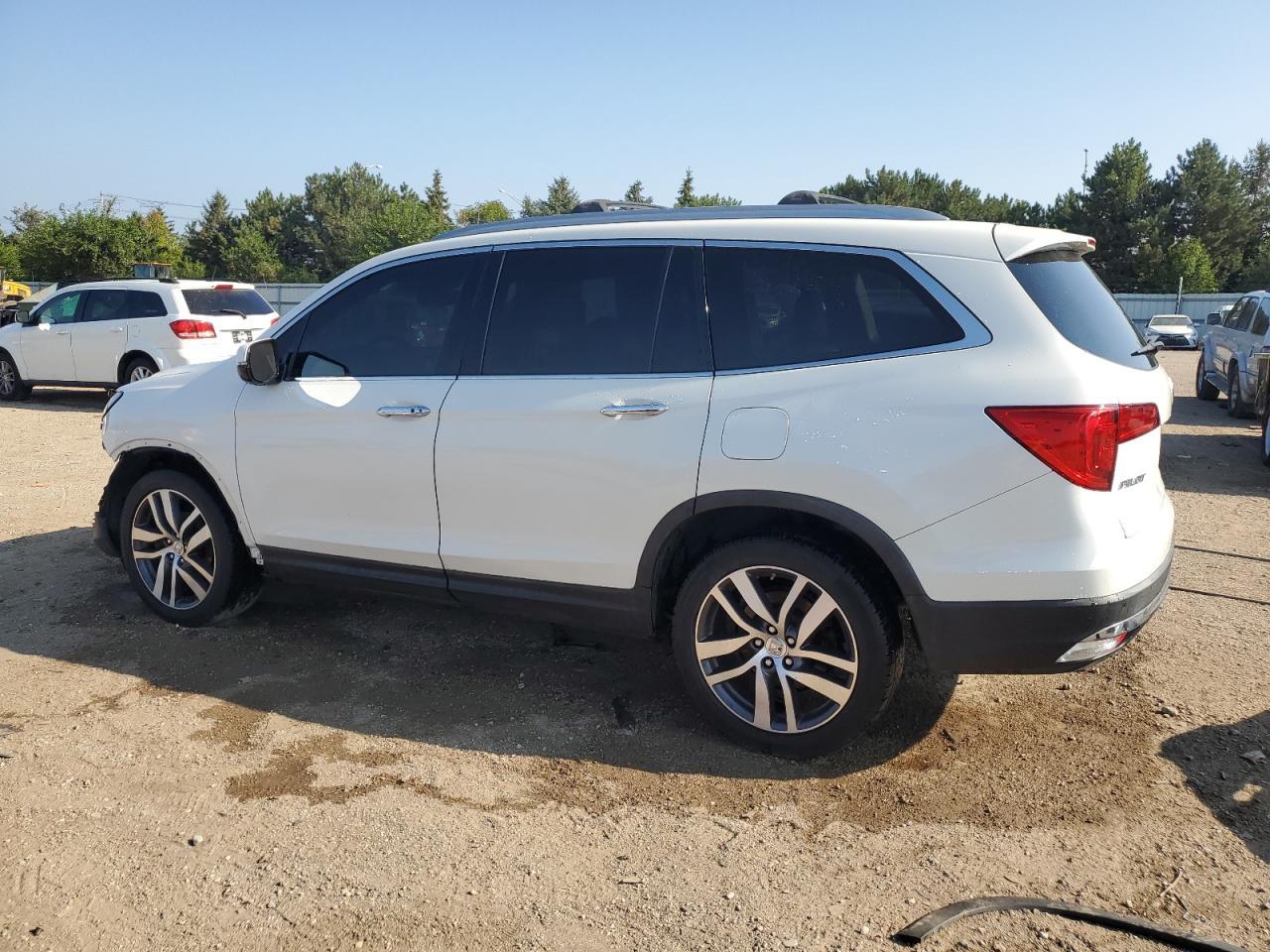 2017 Honda Pilot Elite - Image 2