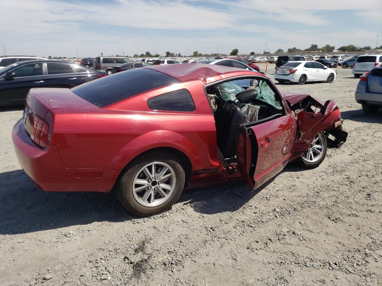 2005 Ford Mustang - Image 3