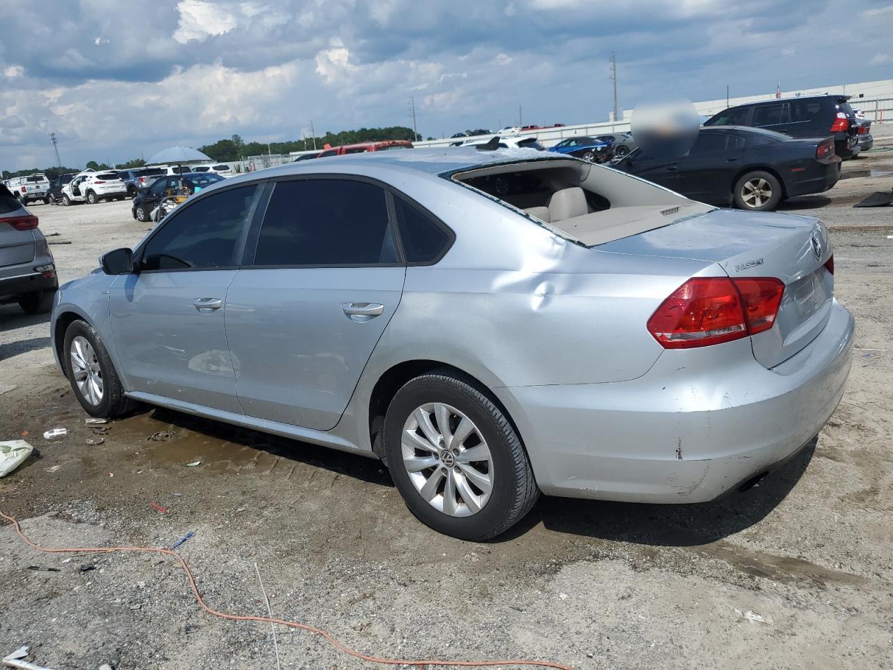 2015 Volkswagen Passat S - Фото 2