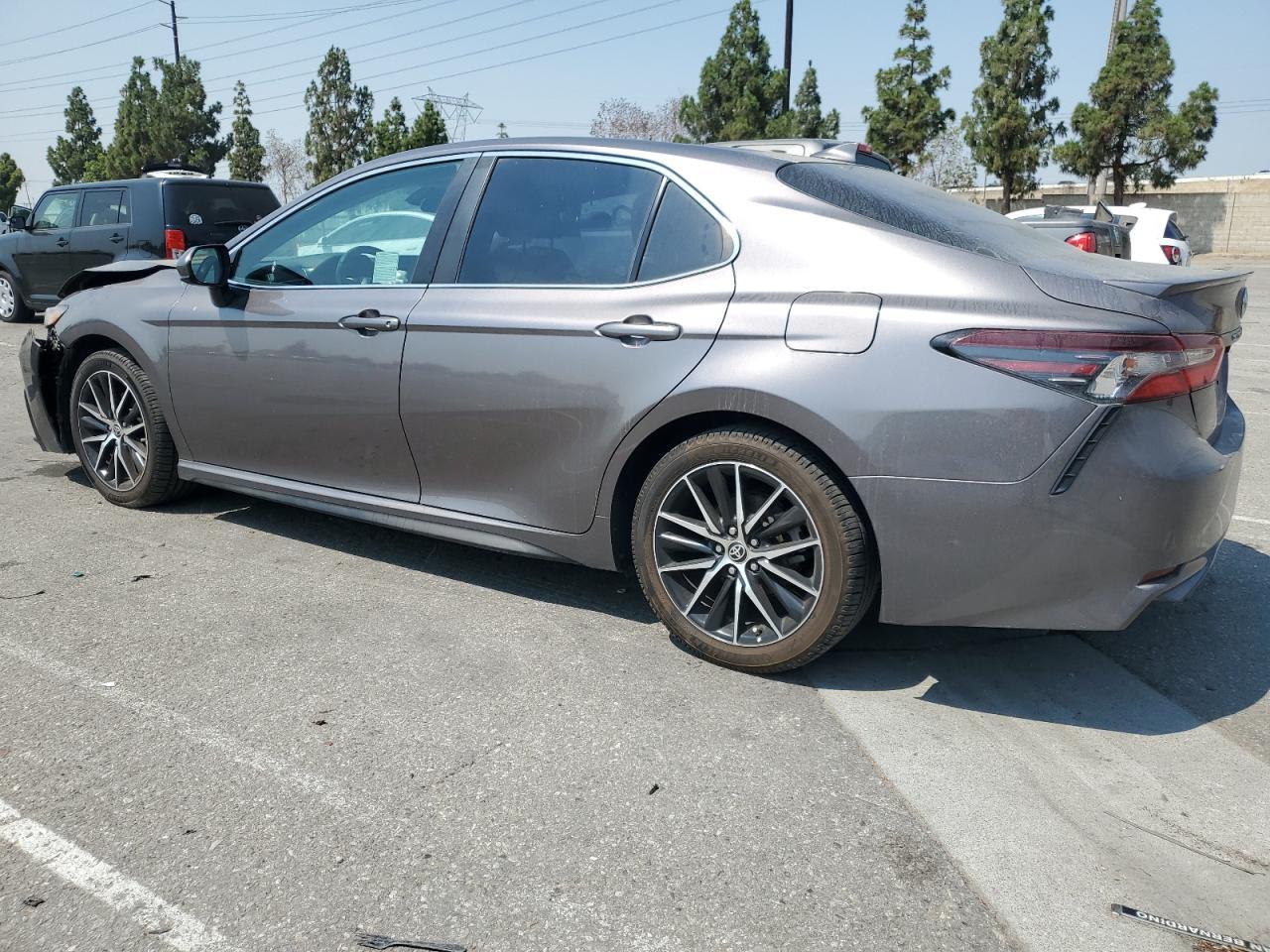 2021 Toyota Camry Se - Фото 2
