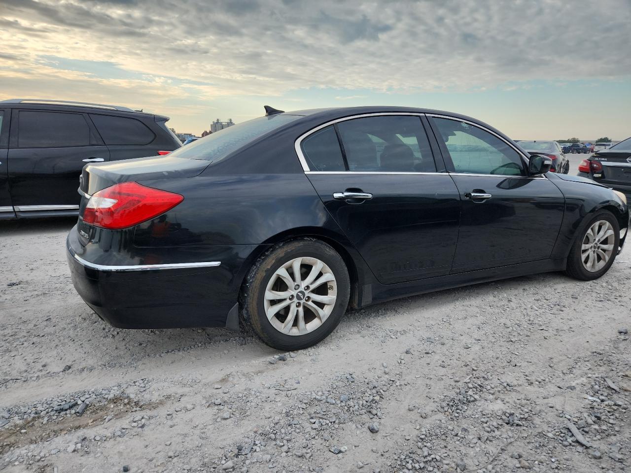 2013 Hyundai Genesis 3.8L - Фото 3