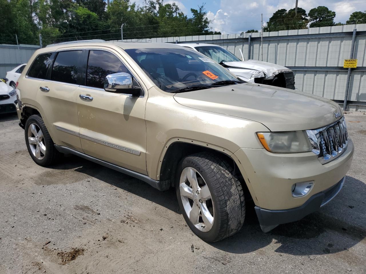 2011 Jeep Grand Cherokee Overland - Image 4
