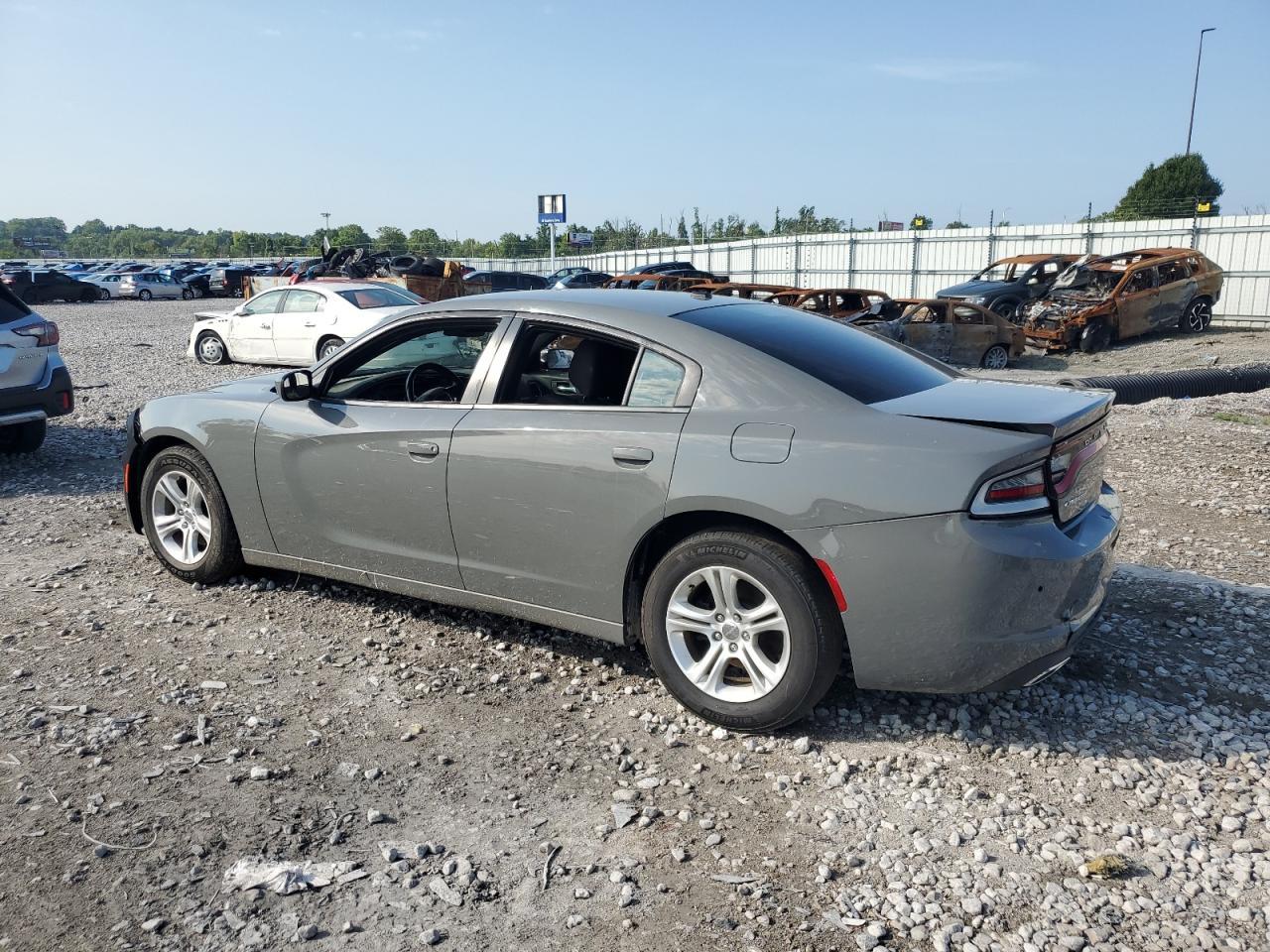 2019 Dodge Charger Sxt - Image 2