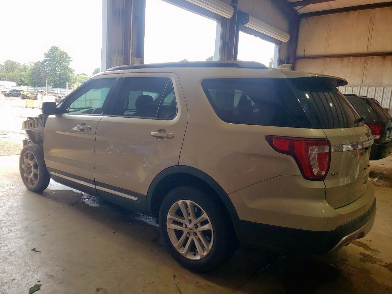 2017 Ford Explorer Xlt - Image 2
