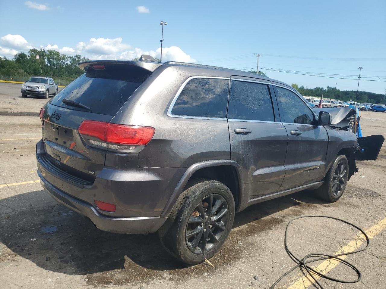 2015 Jeep Grand Cherokee Laredo - Image 3