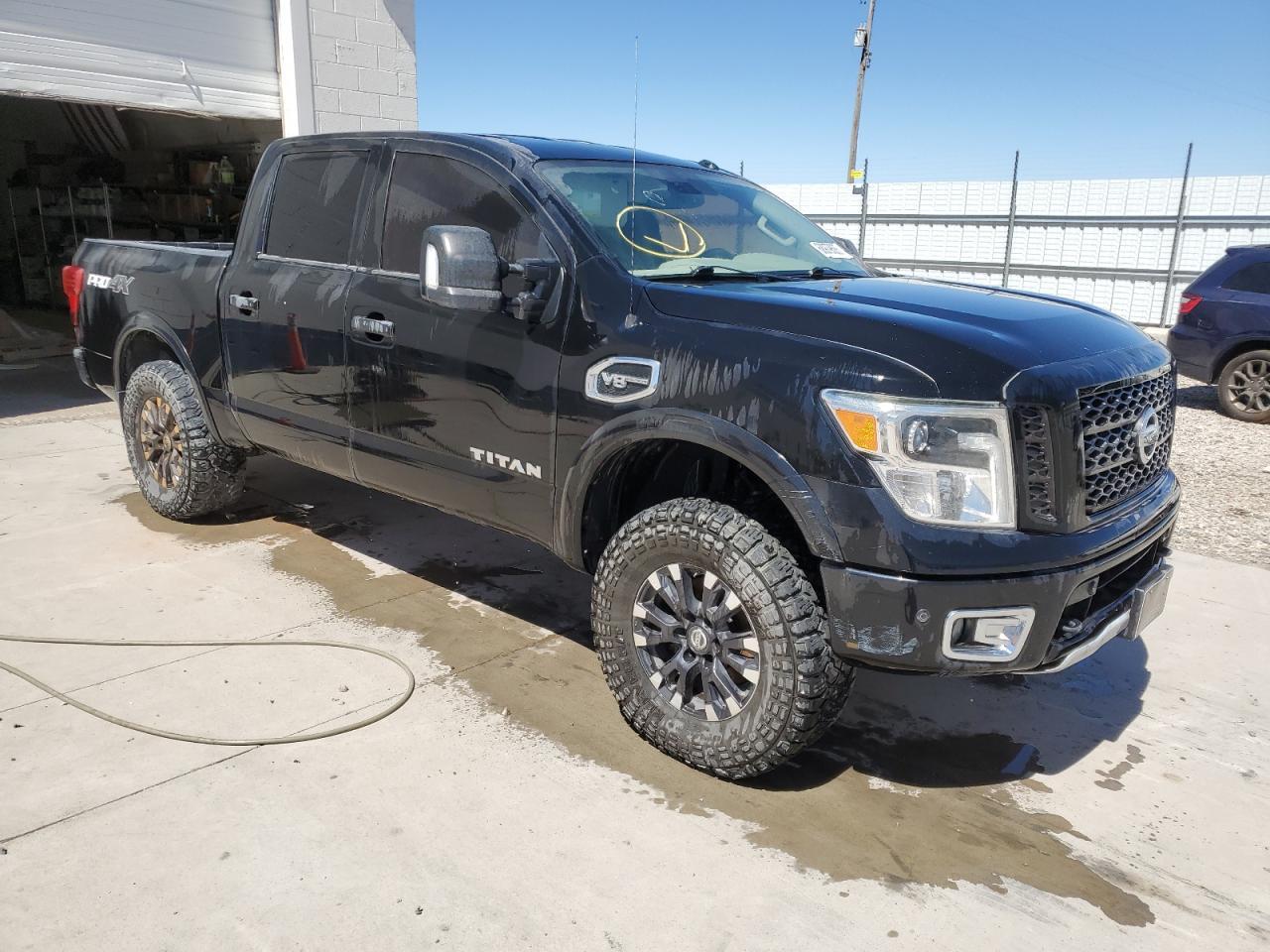 2017 Nissan Titan Sv - Image 4