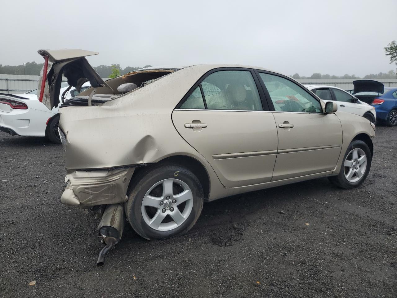 2004 Toyota Camry Le - Image 3