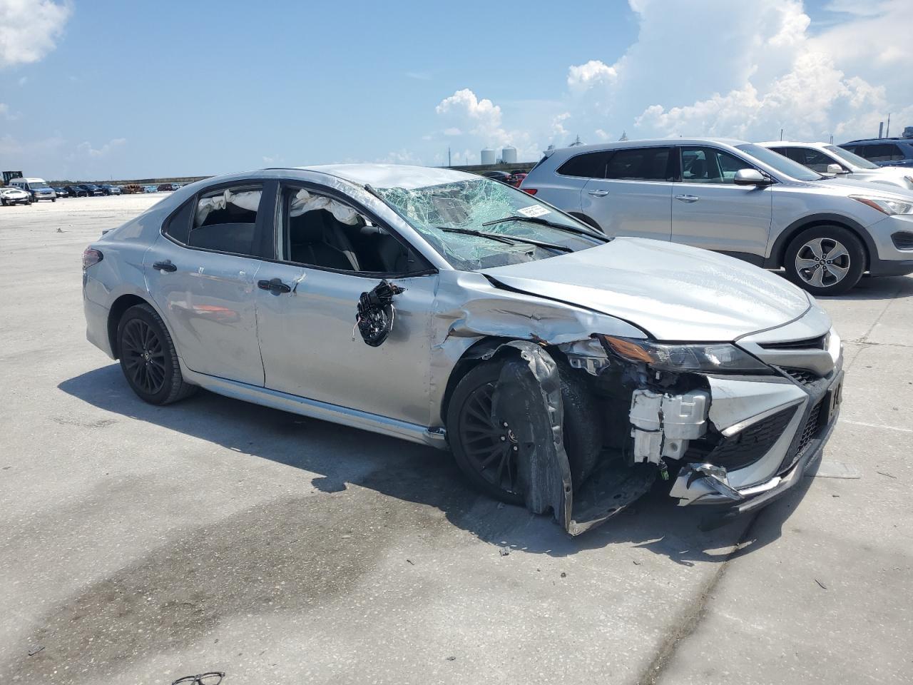 2021 Toyota Camry Se - Image 4