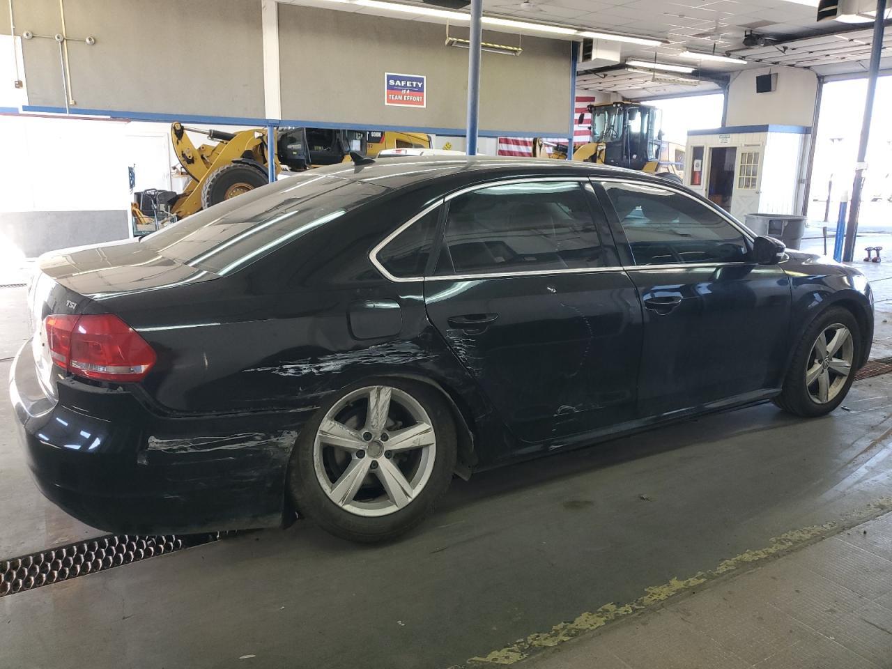 2015 Volkswagen Passat S - Фото 3