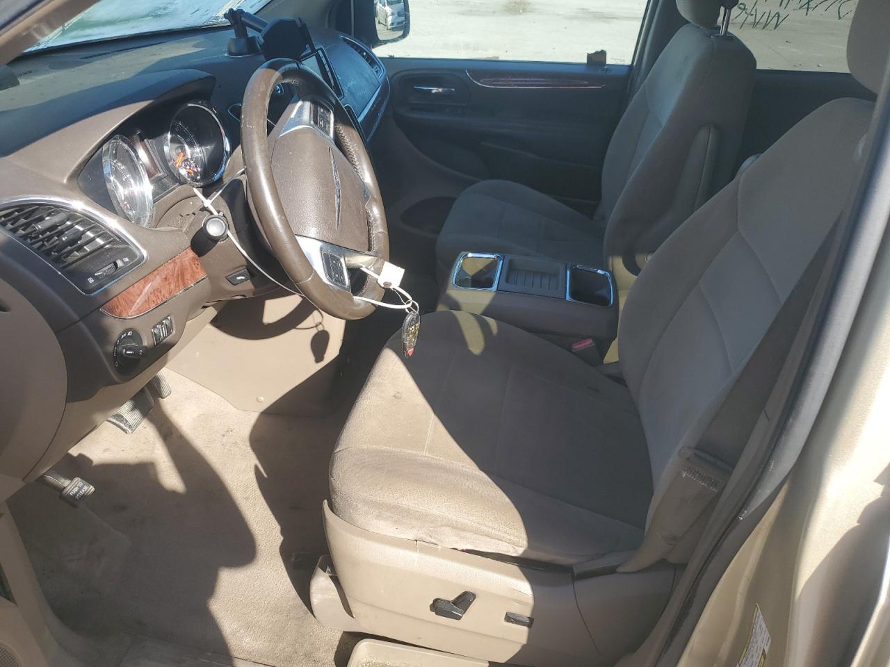 2011 Chrysler Town & Country Touring - Фото 7
