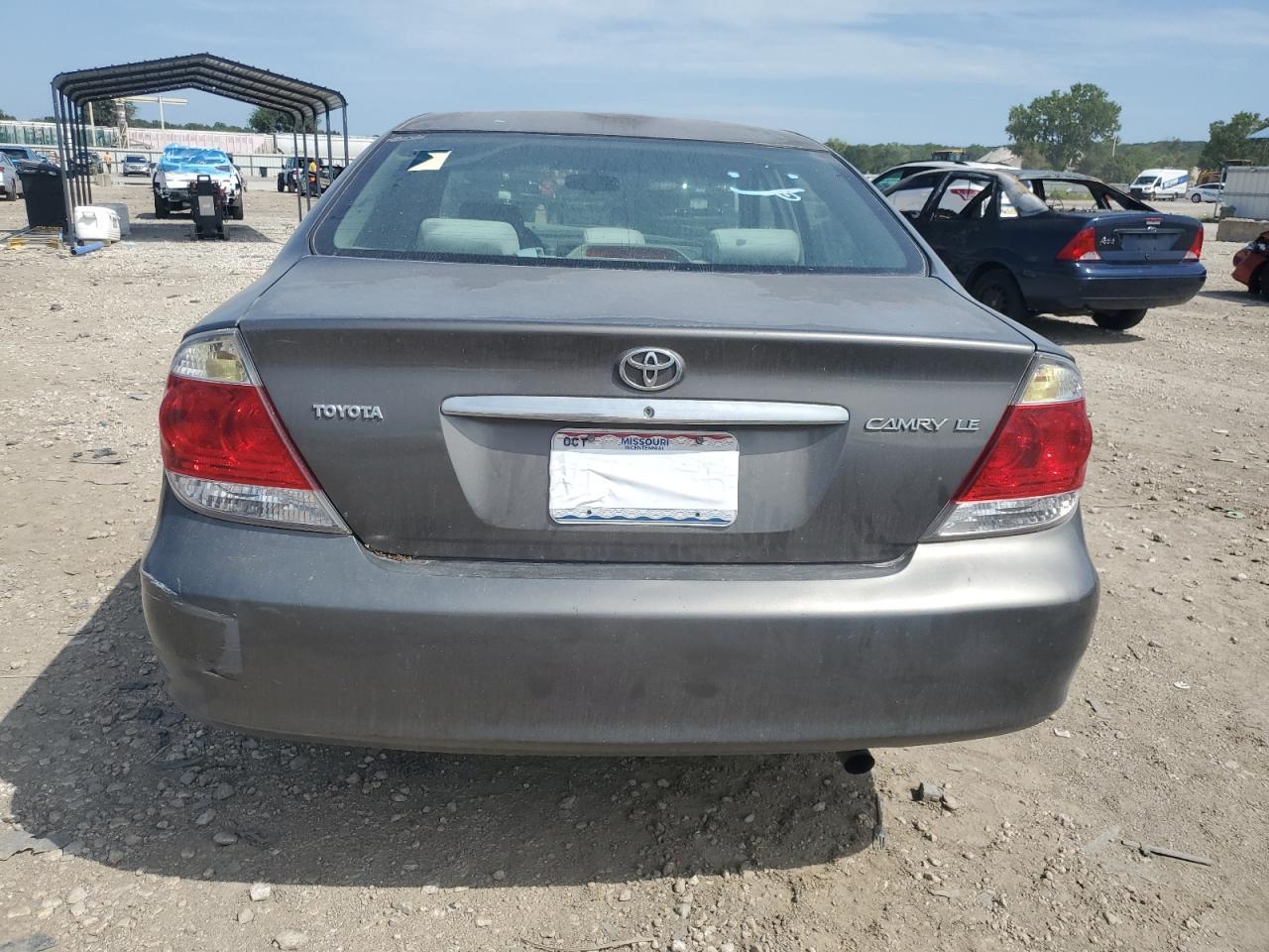 2005 Toyota Camry Le - Image 6
