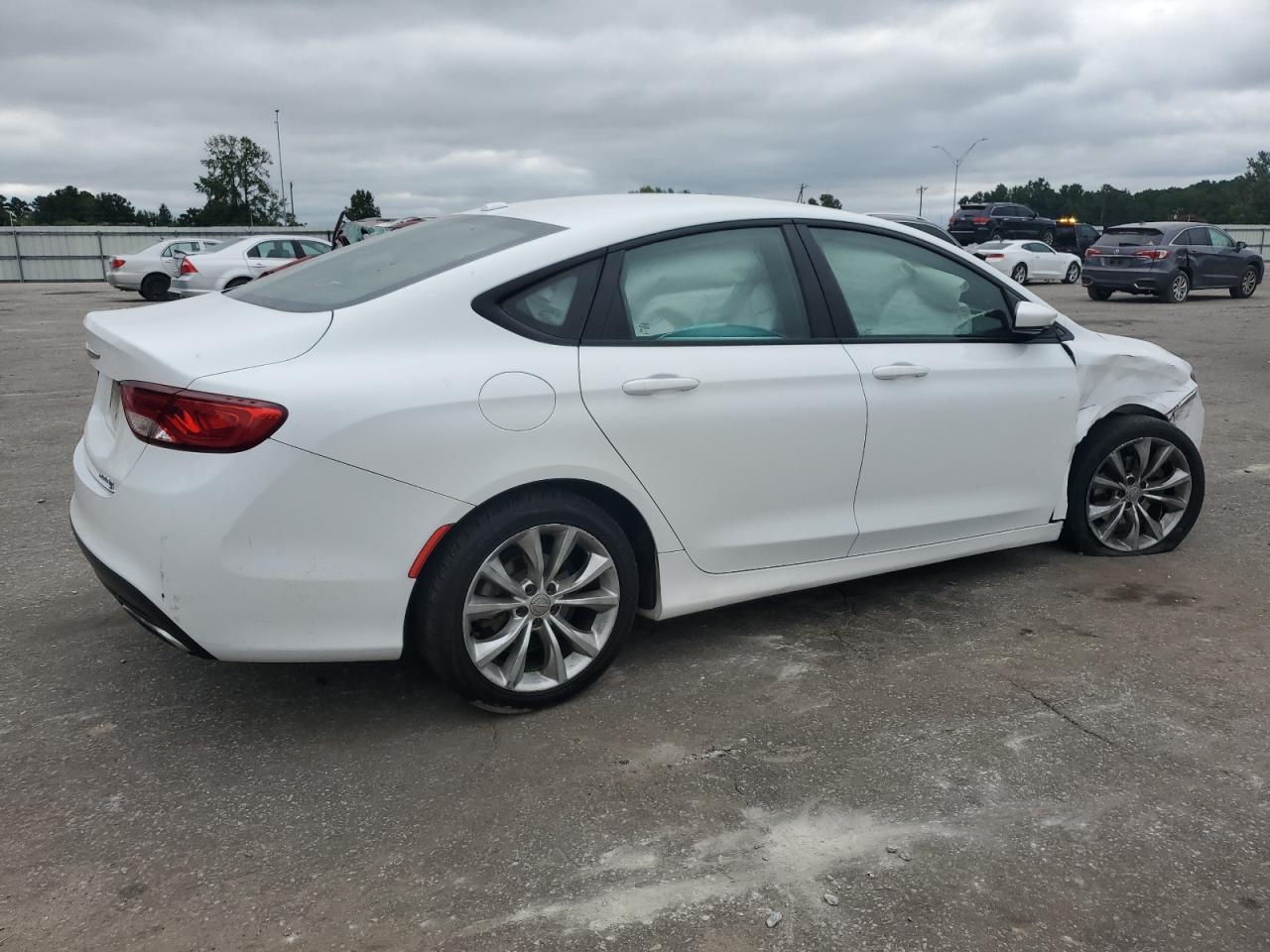 2015 Chrysler 200 S - Image 3