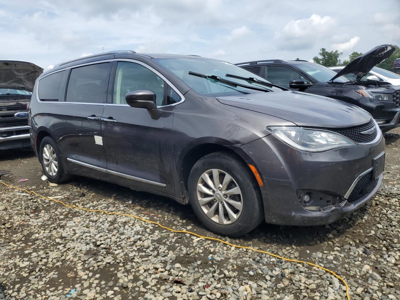 2019 Chrysler Pacifica Touring L - Image 4