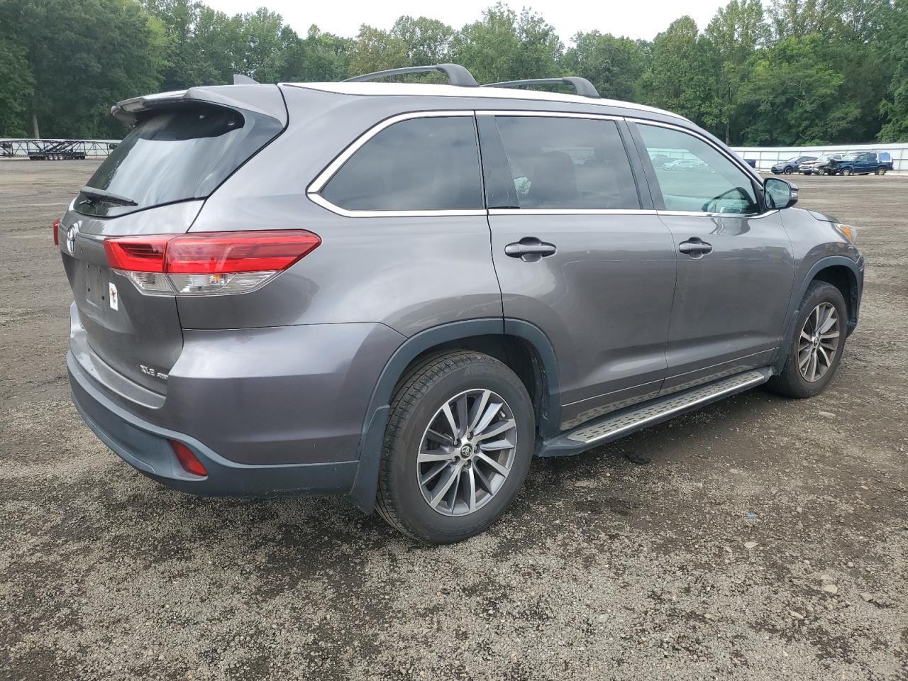 2018 Toyota Highlander Se - Фото 3
