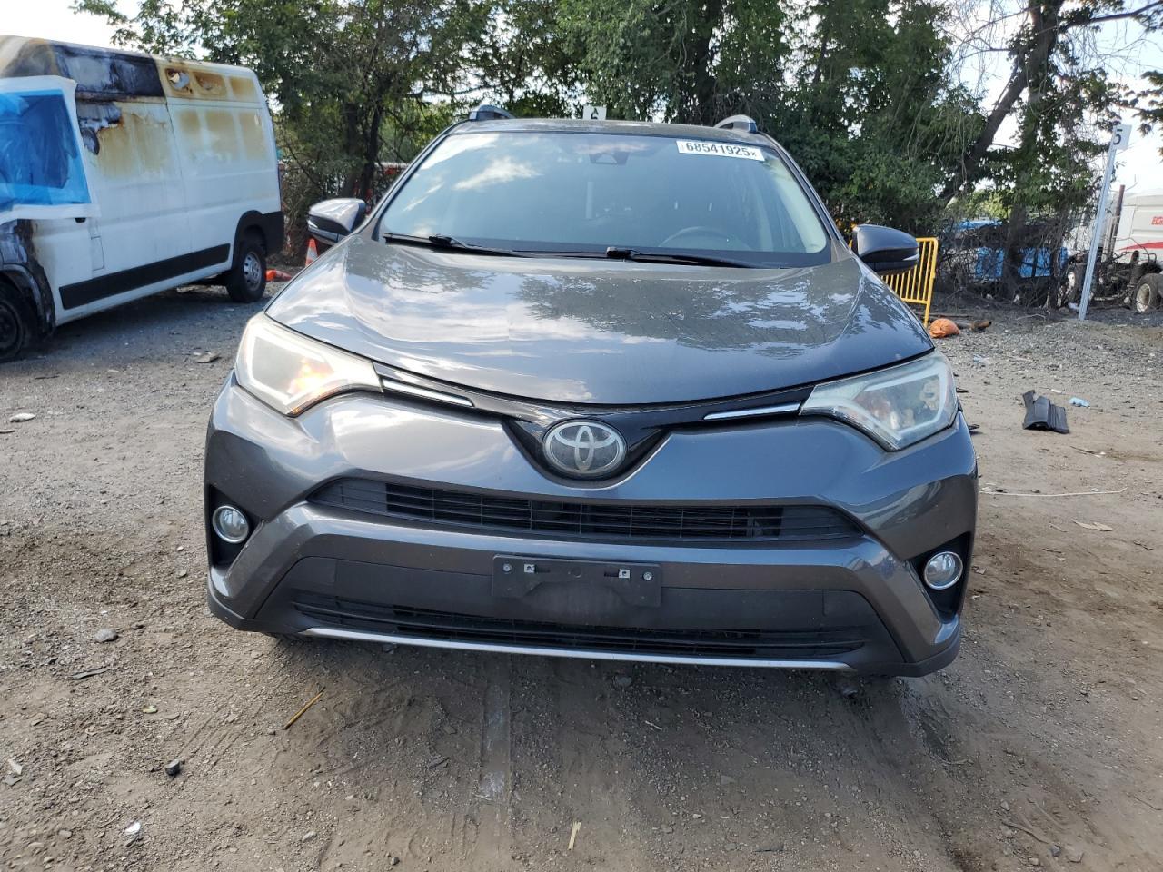 2017 Toyota Rav4 Xle - Image 5