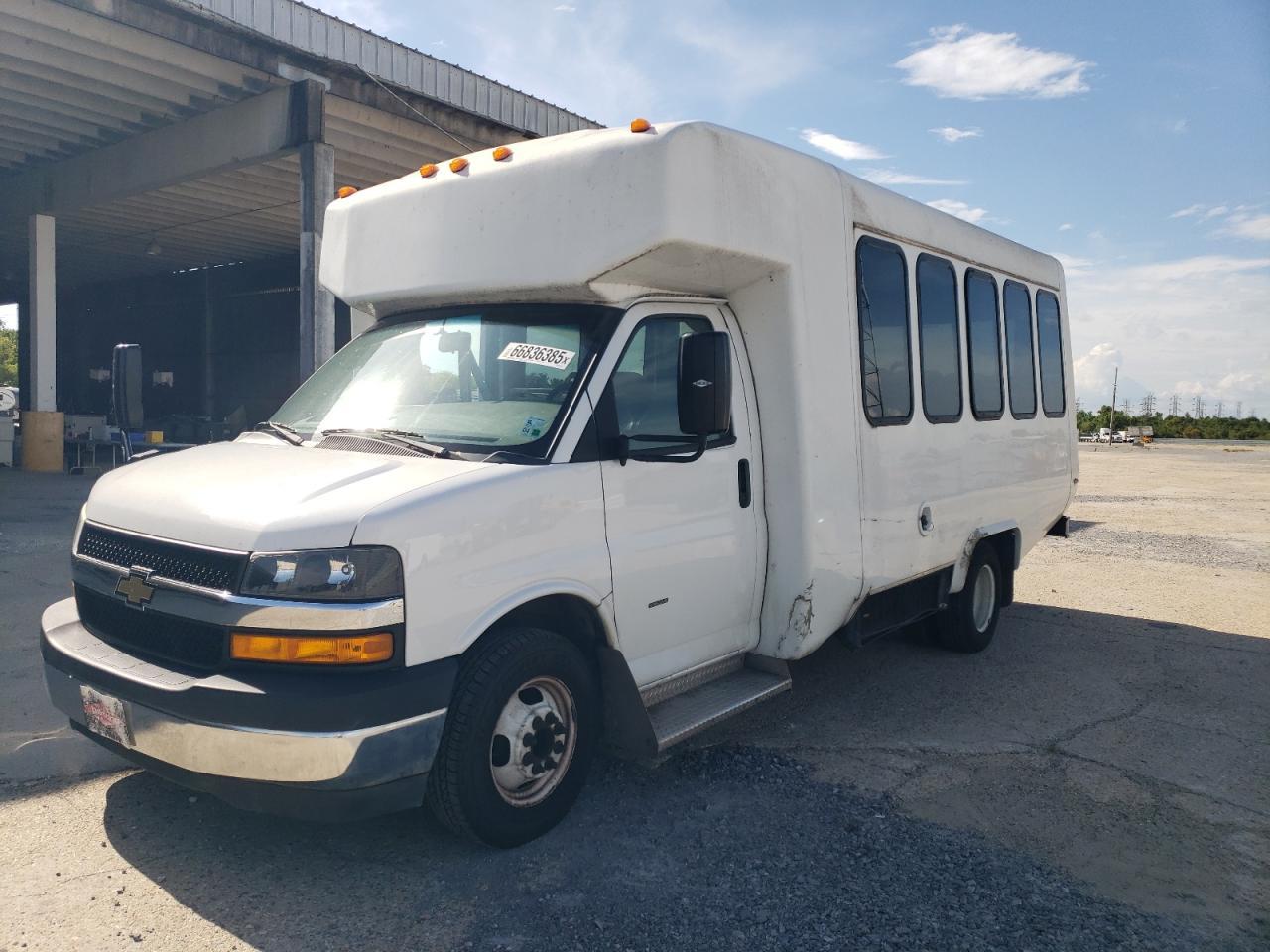 2021 Chevrolet Express G3 - Shuttle Bus - Фото 2