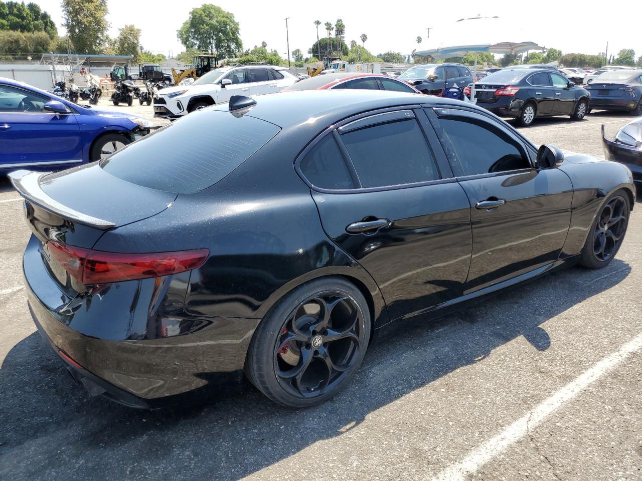 2017 Alfa Romeo Giulia - Фото 3