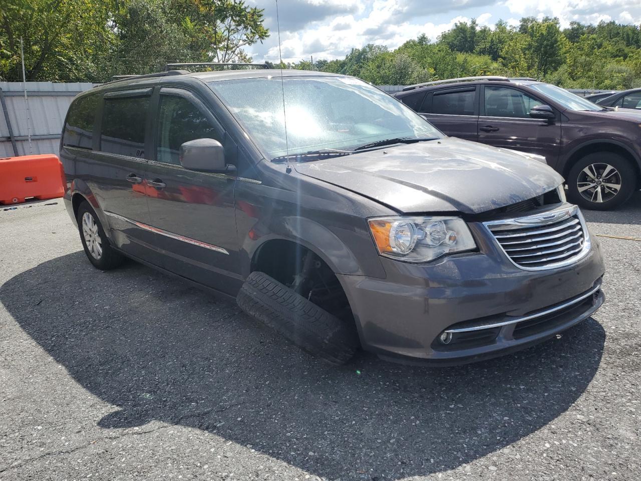 2016 Chrysler Town & Country Touring - Фото 4