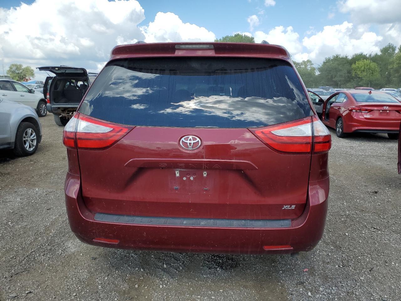 2015 Toyota Sienna Xle - Image 6