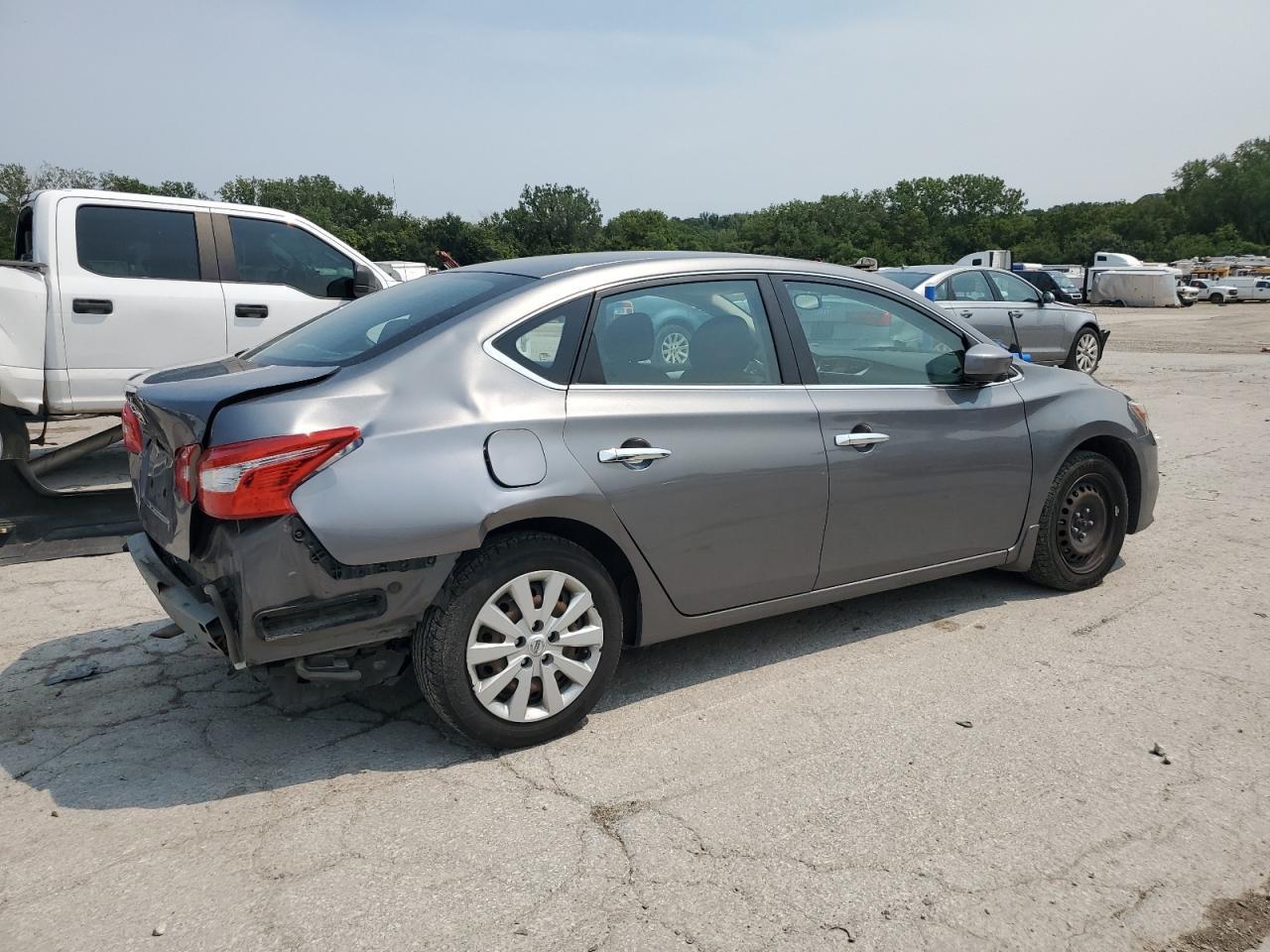 2016 Nissan Sentra S - Фото 3