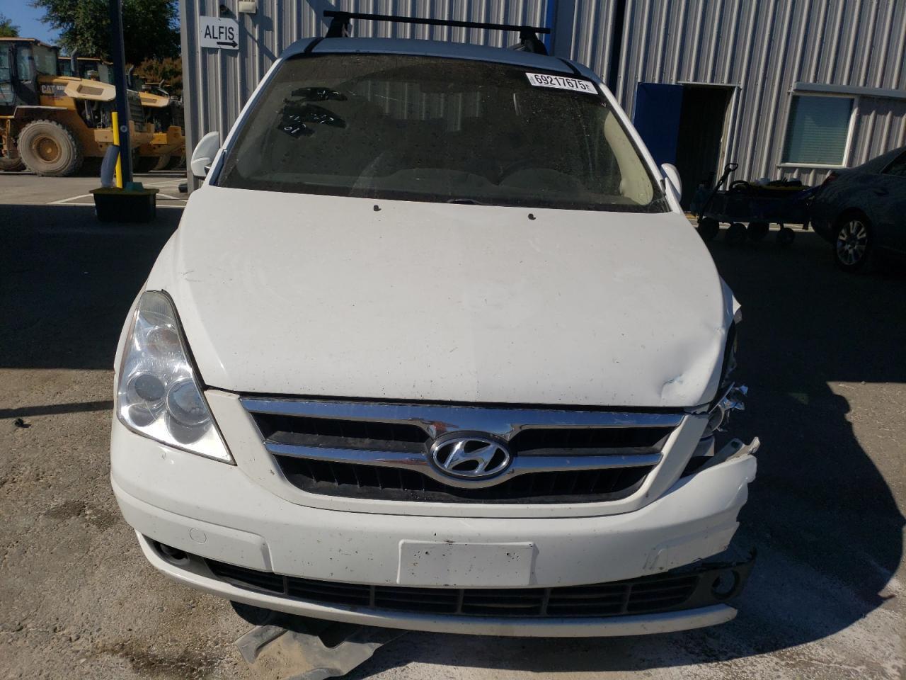 2008 Hyundai Entourage Gls - Image 5