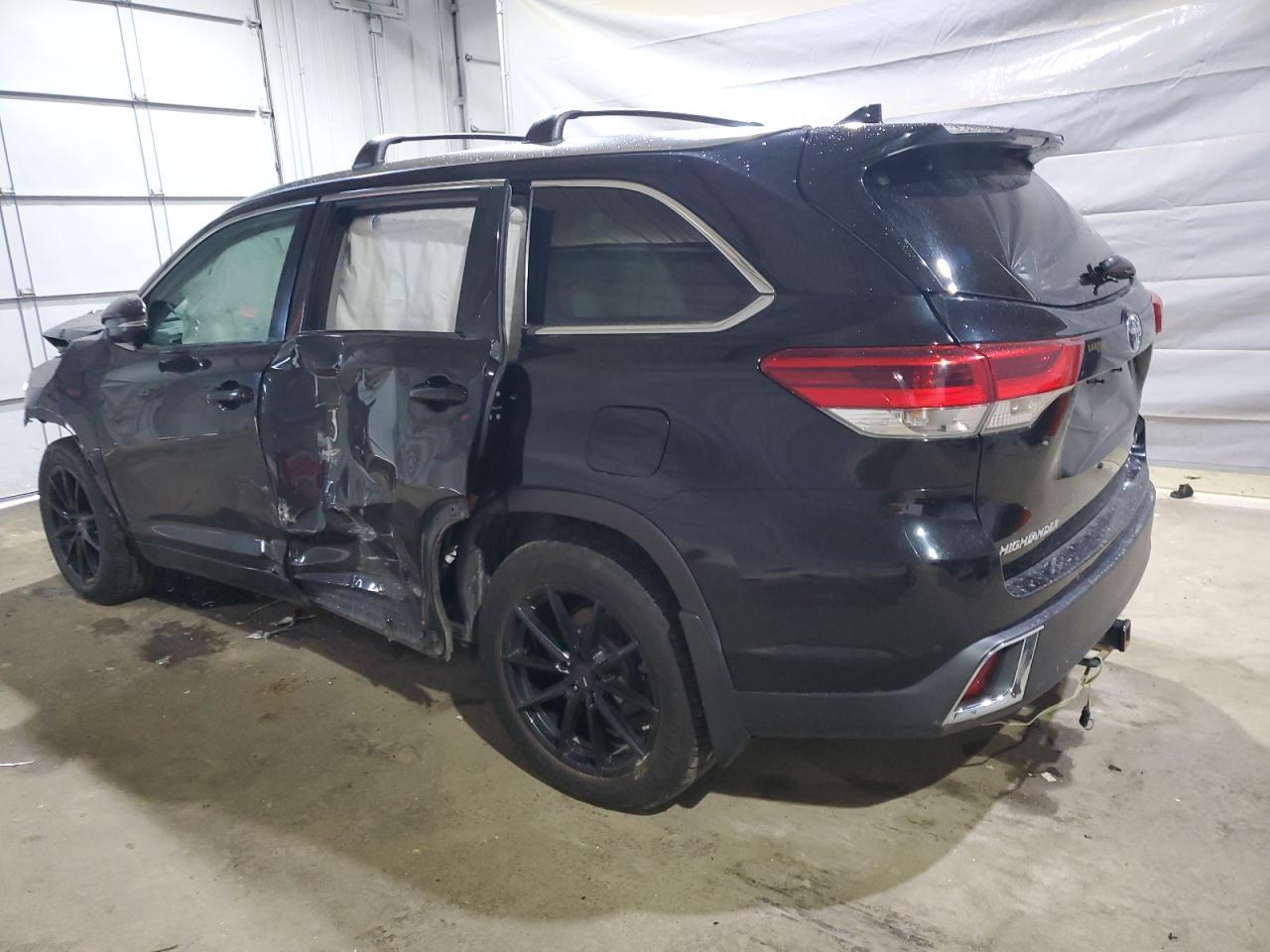 2018 Toyota Highlander Hybrid Limited - Image 2