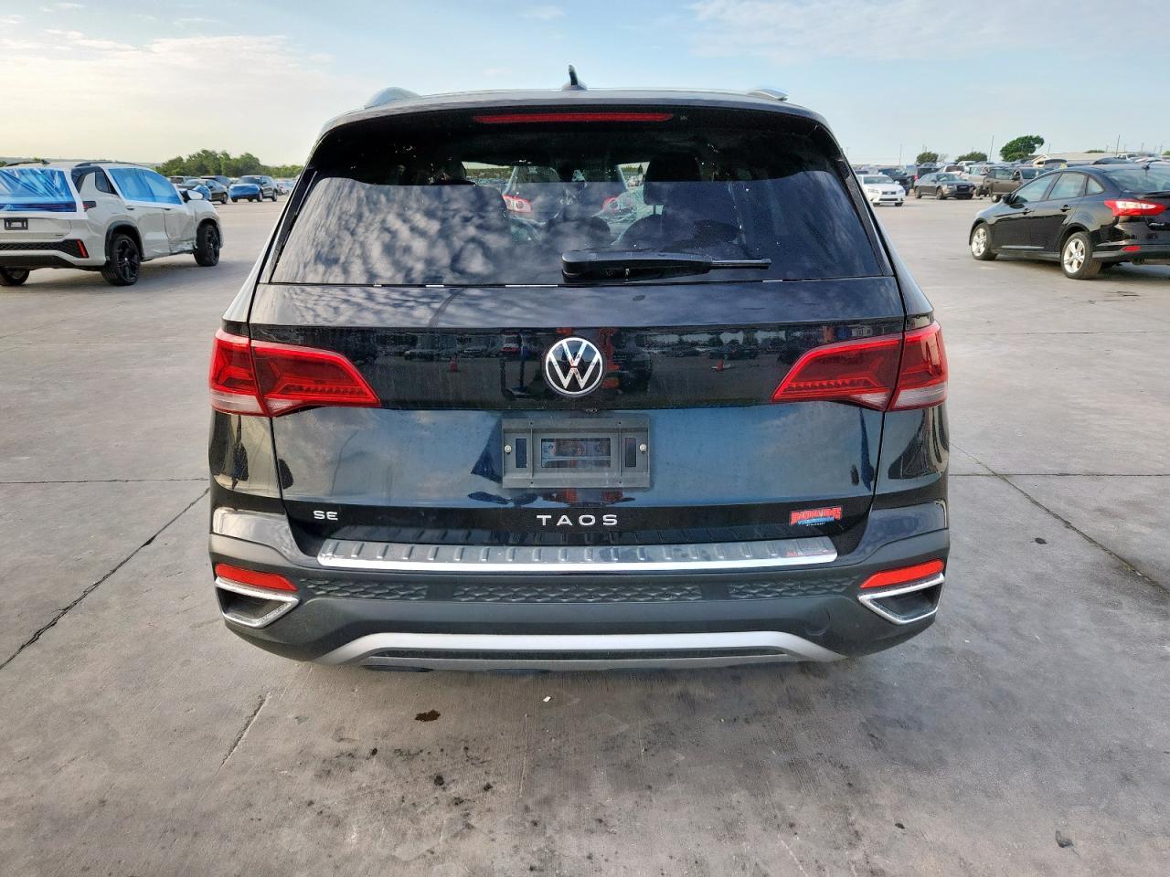 2023 Volkswagen Taos Se - Image 6